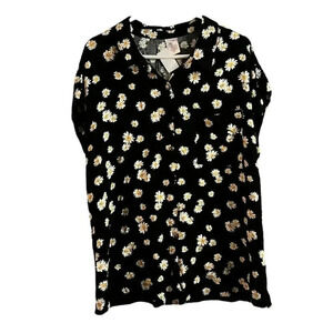 No Boundaries blouse size XXXL NWT Stylish black top with a daisy floral…